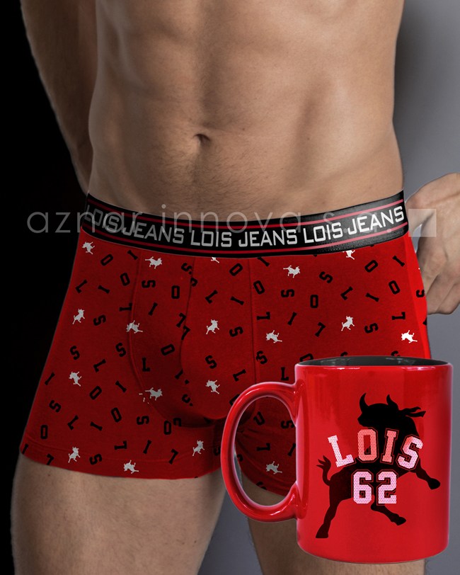 hombres en boxer rojos